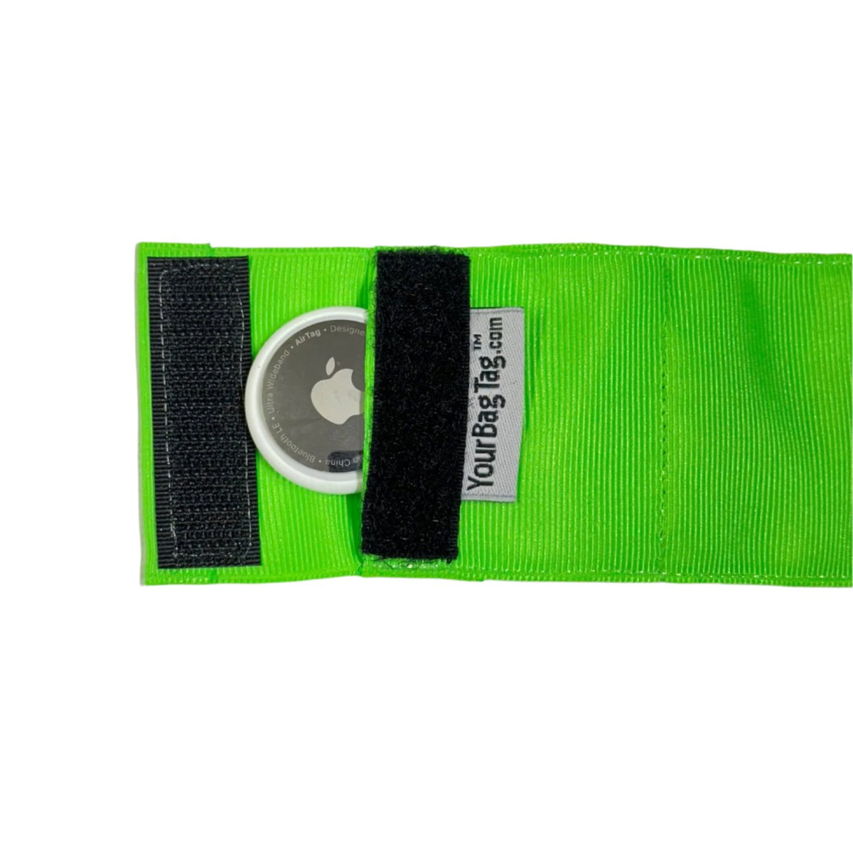 shows luggage tag pocket with Apple Air Tag